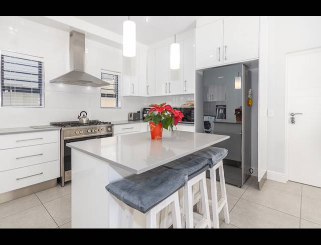 3 BEDROOM FREEHOLD FOR SALE IN PARKLANDS NORTH